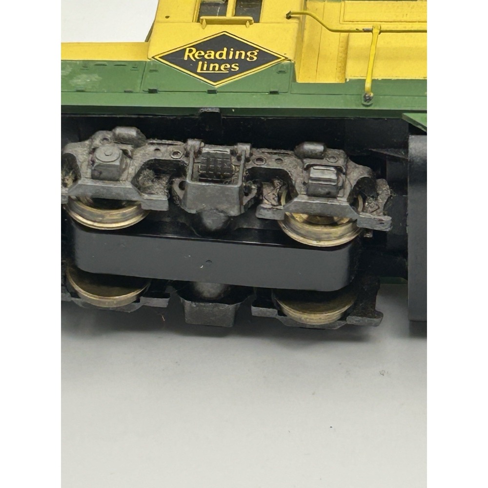 HO Scale Reading Lines 3628 Diesel Locomotive Model Train Untested Parts Repair - Picture 9 of 10